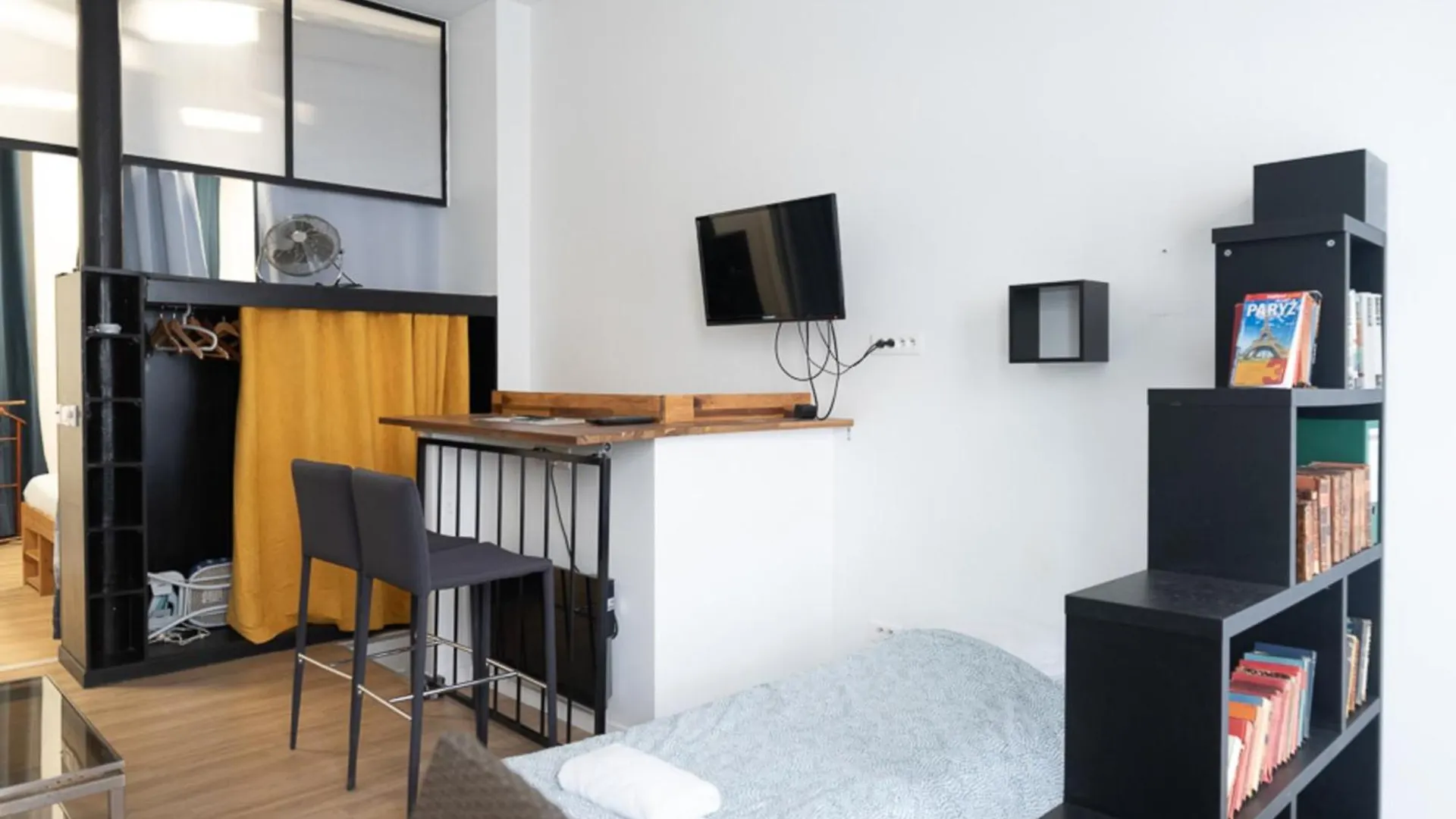 Comfortable 49 M In The Heart Of Paris